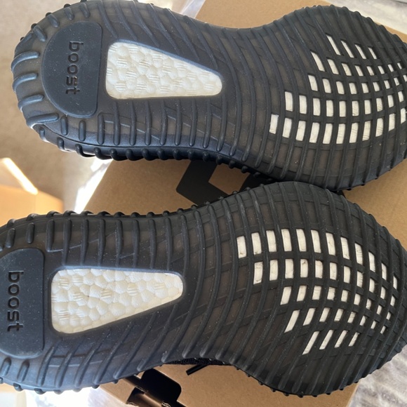 Yeezy Boost 350 V2 size 6.5 - Picture 3 of 5